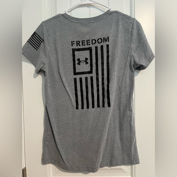 Under Armour Women's New Freedom Flag T-Shirt - Picture 11 of 12